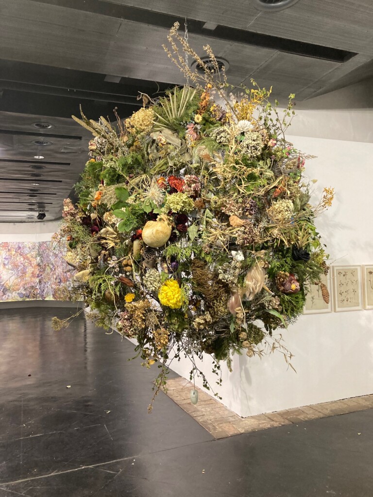 Karin Pliem u. Yvonne Oswald, Weltkugel_Orbit, 2021, Installation, DM ca 180 cm 250521 9